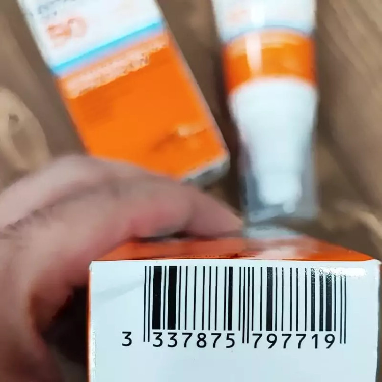 کرم ضدآفتاب و آبرسان لاروش پوزای 24 ساعته اصل