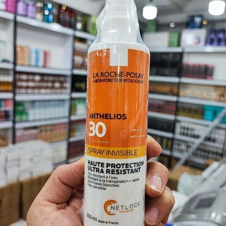 اسپری ضد آفتاب لاروش پوزای مدل Anthelios Invisible حجم 200 میلی لیتر spf30